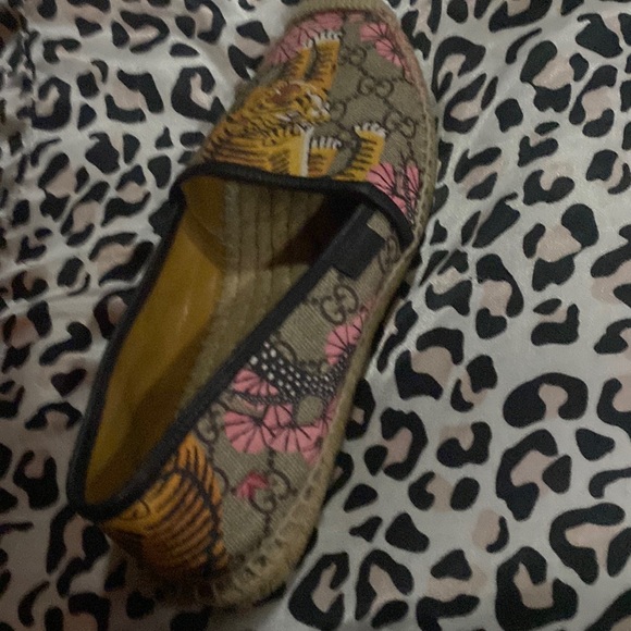 Preloved Authentic Gucci Espadrilles with painted tigers. Size 8 in Box - Picture 2 of 2